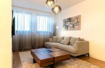 Alquiler de un luminoso apartamento de 2 habitaciones, 47 m², centro de la ciudad, Belgrado, Serbia